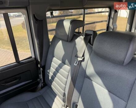 Білий Ленд Ровер Дефендер, об'ємом двигуна 2.4 л та пробігом 90 тис. км за 22333 $, фото 41 на Automoto.ua