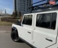 Белый Ленд Ровер Дефендер, объемом двигателя 2.4 л и пробегом 90 тыс. км за 26333 $, фото 19 на Automoto.ua