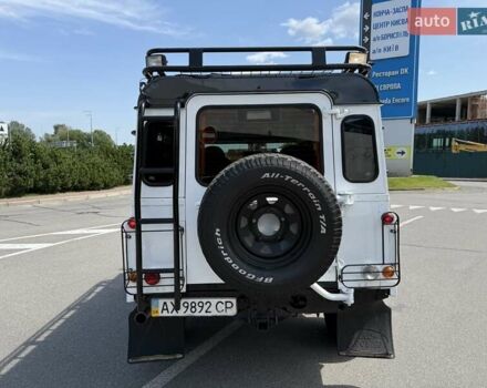 Белый Ленд Ровер Дефендер, объемом двигателя 2.4 л и пробегом 90 тыс. км за 23999 $, фото 33 на Automoto.ua