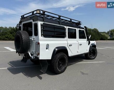 Білий Ленд Ровер Дефендер, об'ємом двигуна 2.4 л та пробігом 90 тис. км за 22333 $, фото 36 на Automoto.ua