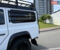 Белый Ленд Ровер Дефендер, объемом двигателя 2.4 л и пробегом 90 тыс. км за 23999 $, фото 23 на Automoto.ua