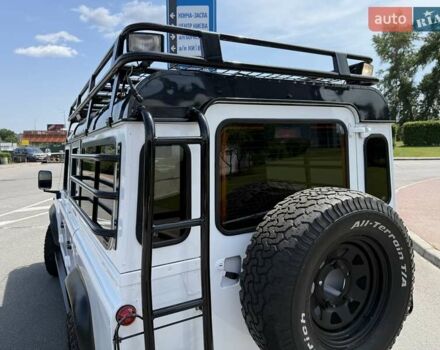 Белый Ленд Ровер Дефендер, объемом двигателя 2.4 л и пробегом 90 тыс. км за 23999 $, фото 35 на Automoto.ua