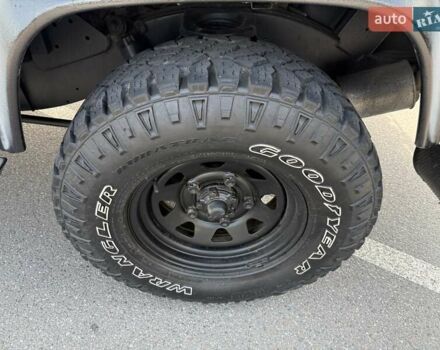 Білий Ленд Ровер Дефендер, об'ємом двигуна 2.4 л та пробігом 90 тис. км за 22333 $, фото 24 на Automoto.ua