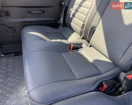 Білий Ленд Ровер Дефендер, об'ємом двигуна 2.4 л та пробігом 90 тис. км за 22333 $, фото 38 на Automoto.ua