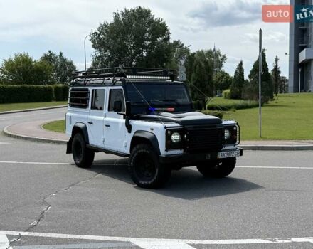 Белый Ленд Ровер Дефендер, объемом двигателя 2.4 л и пробегом 90 тыс. км за 23999 $, фото 2 на Automoto.ua