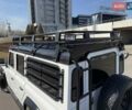 Белый Ленд Ровер Дефендер, объемом двигателя 2.4 л и пробегом 90 тыс. км за 26333 $, фото 16 на Automoto.ua