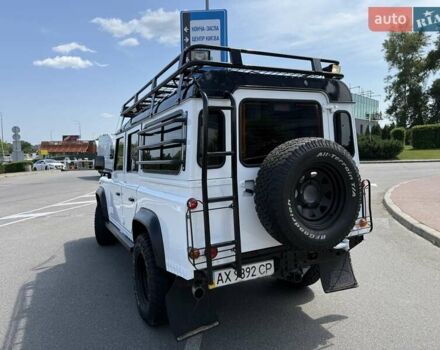 Білий Ленд Ровер Дефендер, об'ємом двигуна 2.4 л та пробігом 90 тис. км за 22333 $, фото 30 на Automoto.ua