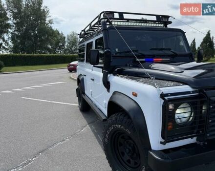 Білий Ленд Ровер Дефендер, об'ємом двигуна 2.4 л та пробігом 90 тис. км за 22333 $, фото 4 на Automoto.ua