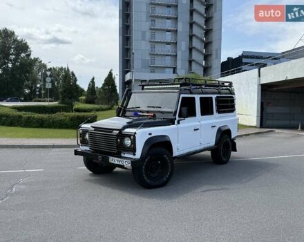 Белый Ленд Ровер Дефендер, объемом двигателя 2.4 л и пробегом 90 тыс. км за 23999 $, фото 16 на Automoto.ua