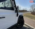 Белый Ленд Ровер Дефендер, объемом двигателя 2.4 л и пробегом 90 тыс. км за 26333 $, фото 7 на Automoto.ua