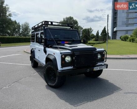 Белый Ленд Ровер Дефендер, объемом двигателя 2.4 л и пробегом 90 тыс. км за 23999 $, фото 3 на Automoto.ua