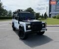 Білий Ленд Ровер Дефендер, об'ємом двигуна 2.4 л та пробігом 90 тис. км за 22333 $, фото 3 на Automoto.ua