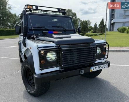 Білий Ленд Ровер Дефендер, об'ємом двигуна 2.4 л та пробігом 90 тис. км за 22333 $, фото 10 на Automoto.ua