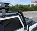 Білий Ленд Ровер Дефендер, об'ємом двигуна 2.4 л та пробігом 90 тис. км за 22333 $, фото 32 на Automoto.ua