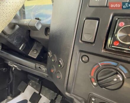 Білий Ленд Ровер Дефендер, об'ємом двигуна 2.4 л та пробігом 90 тис. км за 22333 $, фото 55 на Automoto.ua