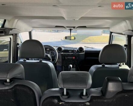 Білий Ленд Ровер Дефендер, об'ємом двигуна 2.4 л та пробігом 90 тис. км за 22333 $, фото 58 на Automoto.ua