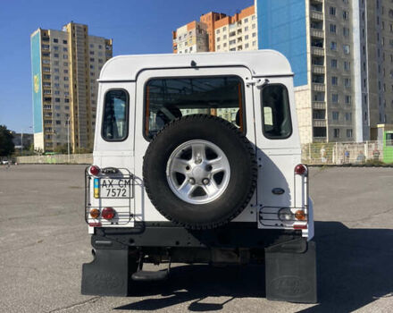 Белый Ленд Ровер Дефендер, объемом двигателя 2.4 л и пробегом 65 тыс. км за 34500 $, фото 7 на Automoto.ua