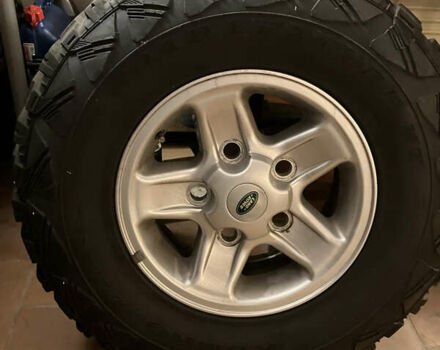 Белый Ленд Ровер Дефендер, объемом двигателя 2.4 л и пробегом 65 тыс. км за 34500 $, фото 1 на Automoto.ua