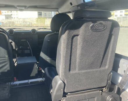 Белый Ленд Ровер Дефендер, объемом двигателя 2.4 л и пробегом 65 тыс. км за 34500 $, фото 17 на Automoto.ua