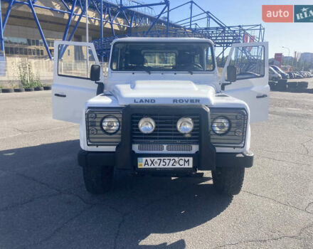 Белый Ленд Ровер Дефендер, объемом двигателя 2.4 л и пробегом 65 тыс. км за 34500 $, фото 9 на Automoto.ua