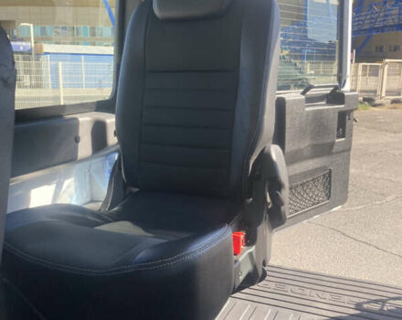 Белый Ленд Ровер Дефендер, объемом двигателя 2.4 л и пробегом 65 тыс. км за 34500 $, фото 18 на Automoto.ua