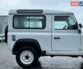 Білий Ленд Ровер Дефендер, об'ємом двигуна 2.2 л та пробігом 225 тис. км за 50290 $, фото 5 на Automoto.ua