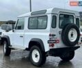 Білий Ленд Ровер Дефендер, об'ємом двигуна 2.2 л та пробігом 225 тис. км за 50290 $, фото 8 на Automoto.ua