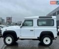 Білий Ленд Ровер Дефендер, об'ємом двигуна 2.2 л та пробігом 225 тис. км за 50290 $, фото 10 на Automoto.ua