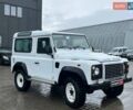 Білий Ленд Ровер Дефендер, об'ємом двигуна 2.2 л та пробігом 225 тис. км за 50290 $, фото 2 на Automoto.ua