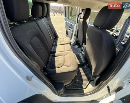 Белый Ленд Ровер Дефендер, объемом двигателя 2 л и пробегом 23 тыс. км за 59999 $, фото 20 на Automoto.ua