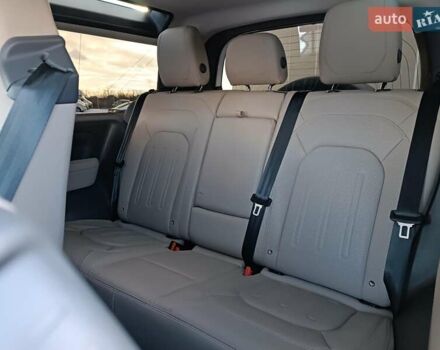 Белый Ленд Ровер Дефендер, объемом двигателя 2 л и пробегом 96 тыс. км за 58650 $, фото 33 на Automoto.ua