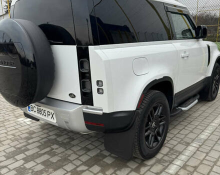 Белый Ленд Ровер Дефендер, объемом двигателя 2 л и пробегом 101 тыс. км за 54800 $, фото 2 на Automoto.ua