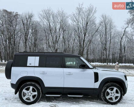 Белый Ленд Ровер Дефендер, объемом двигателя 3 л и пробегом 143 тыс. км за 64200 $, фото 2 на Automoto.ua