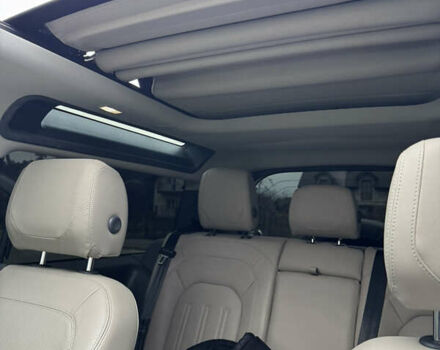 Белый Ленд Ровер Дефендер, объемом двигателя 2 л и пробегом 93 тыс. км за 58000 $, фото 2 на Automoto.ua