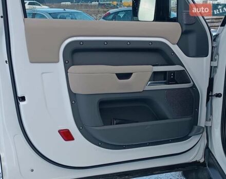 Белый Ленд Ровер Дефендер, объемом двигателя 2 л и пробегом 96 тыс. км за 58650 $, фото 16 на Automoto.ua