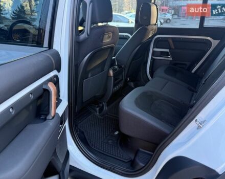 Белый Ленд Ровер Дефендер, объемом двигателя 3 л и пробегом 143 тыс. км за 62000 $, фото 12 на Automoto.ua