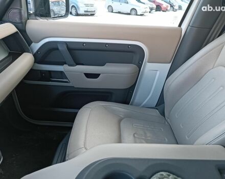 Білий Ленд Ровер Дефендер, об'ємом двигуна 2 л та пробігом 96 тис. км за 58650 $, фото 31 на Automoto.ua