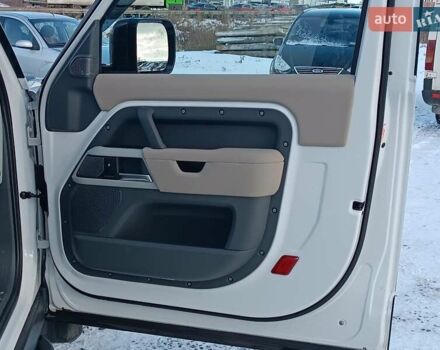 Белый Ленд Ровер Дефендер, объемом двигателя 2 л и пробегом 96 тыс. км за 58650 $, фото 35 на Automoto.ua