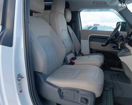 Білий Ленд Ровер Дефендер, об'ємом двигуна 2 л та пробігом 96 тис. км за 58650 $, фото 39 на Automoto.ua