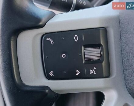 Белый Ленд Ровер Дефендер, объемом двигателя 2 л и пробегом 96 тыс. км за 58650 $, фото 22 на Automoto.ua