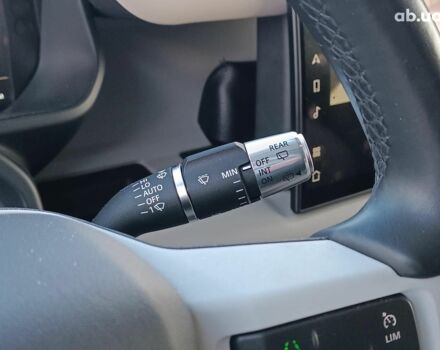 Білий Ленд Ровер Дефендер, об'ємом двигуна 2 л та пробігом 96 тис. км за 58650 $, фото 24 на Automoto.ua