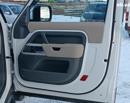 Білий Ленд Ровер Дефендер, об'ємом двигуна 2 л та пробігом 96 тис. км за 58650 $, фото 35 на Automoto.ua