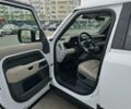 Білий Ленд Ровер Дефендер, об'ємом двигуна 3 л та пробігом 55 тис. км за 77111 $, фото 23 на Automoto.ua