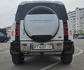 Білий Ленд Ровер Дефендер, об'ємом двигуна 3 л та пробігом 55 тис. км за 77111 $, фото 22 на Automoto.ua