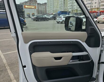 Білий Ленд Ровер Дефендер, об'ємом двигуна 3 л та пробігом 55 тис. км за 77111 $, фото 24 на Automoto.ua