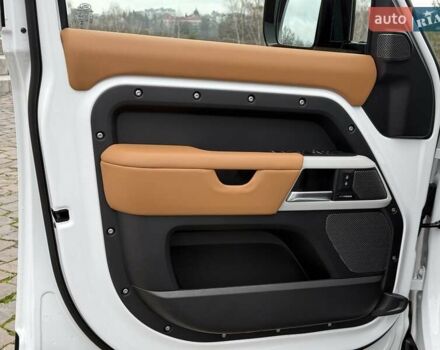 Білий Ленд Ровер Дефендер, об'ємом двигуна 3 л та пробігом 33 тис. км за 89000 $, фото 22 на Automoto.ua