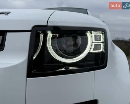 Білий Ленд Ровер Дефендер, об'ємом двигуна 3 л та пробігом 33 тис. км за 89000 $, фото 18 на Automoto.ua
