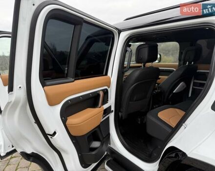 Білий Ленд Ровер Дефендер, об'ємом двигуна 3 л та пробігом 33 тис. км за 89000 $, фото 30 на Automoto.ua
