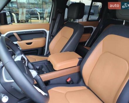 Ленд Ровер Дефендер 2023 у Києві на Automoto.ua Білий Ленд Ровер Дефендер, об'ємом двигуна 3 л та пробігом 29 тис. км за 87715 $, фото 16 на Automoto.ua