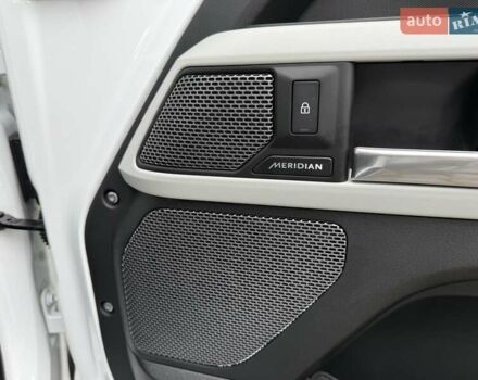 Білий Ленд Ровер Дефендер, об'ємом двигуна 3 л та пробігом 33 тис. км за 89000 $, фото 36 на Automoto.ua